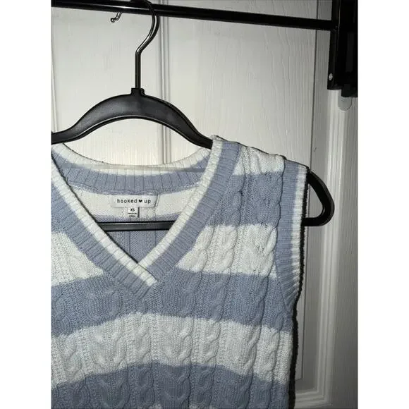 Hooked Up Women's Ruffled Sleeveless Sweater Size S XS Light Blue And White - Picture 5 of 12